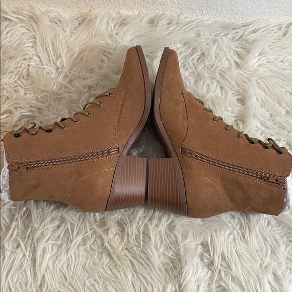 LULUS Montie Brown Suede Lace-Up Ankle Boots Booties 
Size 6 NEW - Picture 8 of 14